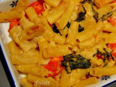Rigatoni aux 2 fromages, ail, kale et aux tomates Rigatoni aux 2 fromages, ail, kale et aux tomates