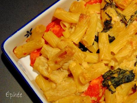 Rigatoni aux 2 fromages, ail, kale et aux tomates Rigatoni aux 2 fromages, ail, kale et aux tomates
