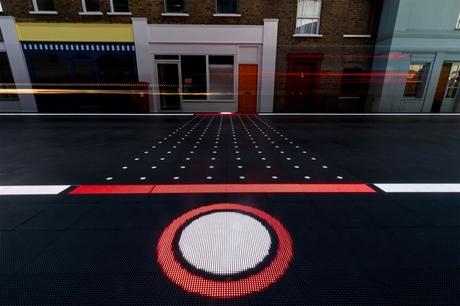 À Londres, un passage piéton interactif tente d’améliorer la sécurité routière