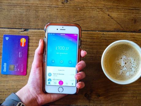 Revolut, la banque mobile sur votre iPhone permet la configuration des paiements récurrents en plusieurs devises