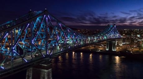 Montréal : ce pont s’illumine au rythme des tweets