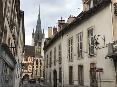 Carte postale dans les rues de Dijon