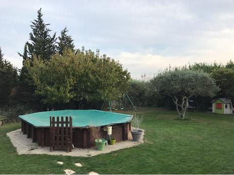 Piscine bâchée mais il fait trop chaud