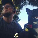 Photo de profil de Tj Klune, L’image contient peut-être : une personne ou plus, barbe et plein air