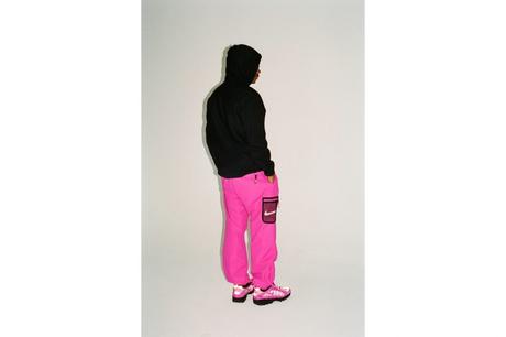La collaboration Nike Air Humara x Supreme débarque ce jeudi La collaboration Nike Air Humara x Supreme débarque ce jeudi