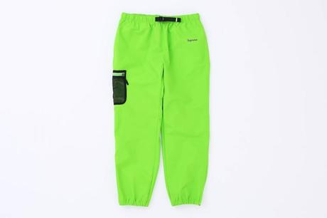 La collaboration Nike Air Humara x Supreme débarque ce jeudi La collaboration Nike Air Humara x Supreme débarque ce jeudi
