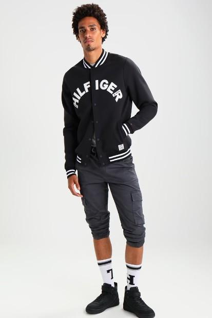 Hilfiger Denim X Zalando, une collaboration streetwear et minimaliste Bomber Tommy Hilfiger