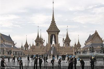 Thaïlande 2 millions de volontaires durant la période de crémation royale : Portraits
