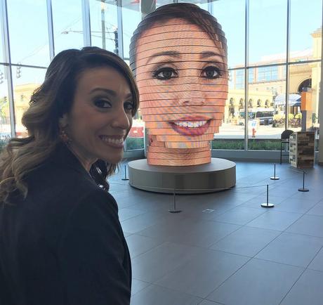 Cette sculpture 3D diffuse les plus grands selfies au monde
