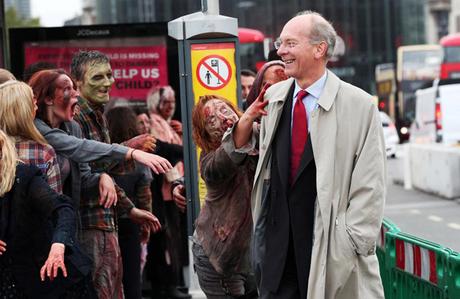 100 zombies de « The Walking Dead » envahissent Londres