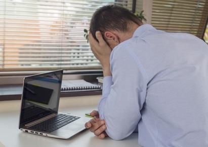 DÉPRESSION : Avec l’anxiété elle favorise les crises de migraines