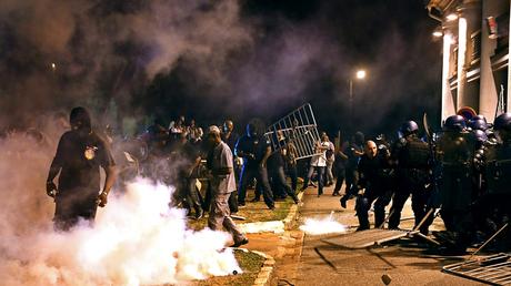 Guyane : Emmanuel Macron face à la colère de la population