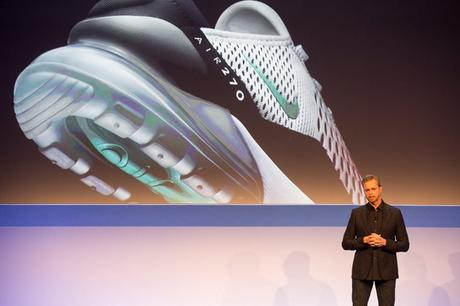 Mark Parker dévoile officiellement les Nike Air Max 270 Nike Air Max 270