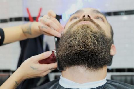 J'avais bien besoin d'un rafraîchissement de la barbe J'avais bien besoin d'un rafraîchissement de la barbe