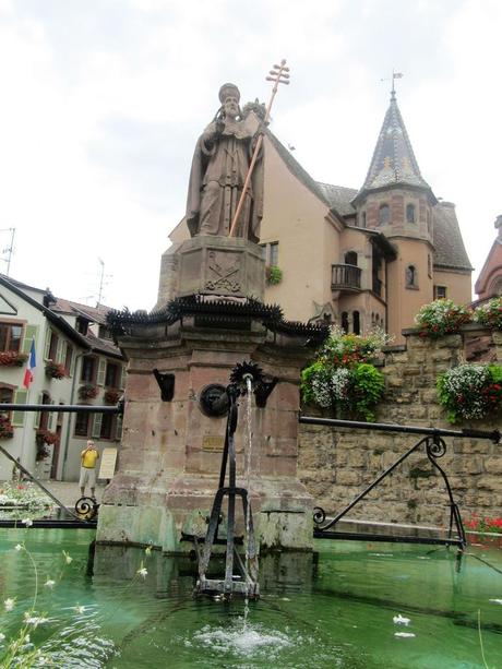 La France - Eguisheim, sa chapelle, son château et son église