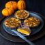   Mini pumpkin pies bio d'Halloween  
 Pour réaliser des friandises bio et originales pour Halloween, voici une recette facile et ludique de mini pumpkin pies que vous pouvez réaliser avec les enfants :  cliquez ici pour voir la recette . 