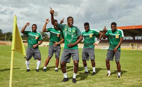 Le rappeur MHD présente le nouveau maillot de foot du Cameroun