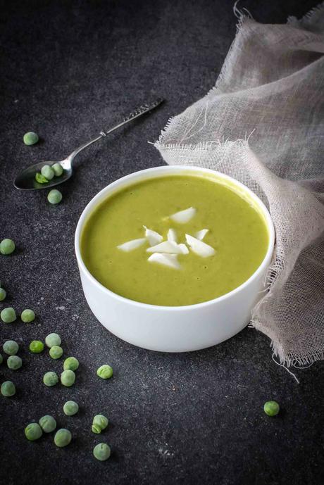 Velouté de petits pois au chèvre et lait amande