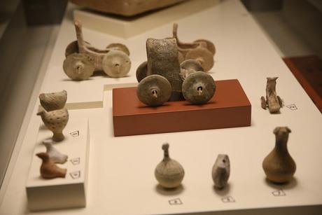 Un char jouet vieux de 5000 ans découvert en Turquie dans la tombe d'un enfant Un char jouet vieux de 5000 ans découvert en Turquie dans la tombe d'un enfant