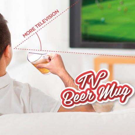 Une chope de bière conçue pour boire et regarder la TV en même temps !
