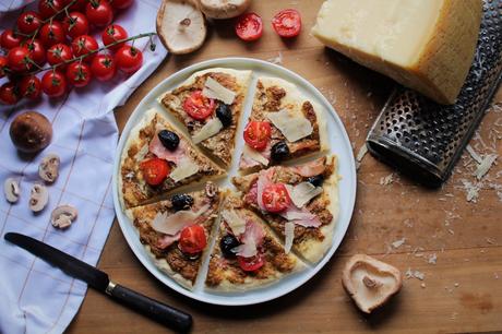 Pizza à la crème de champignons et de Grana Padano