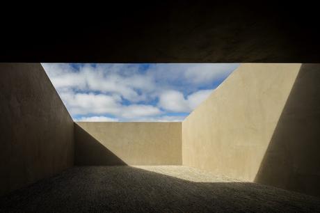 Les caves de Herdade do Freixo à Redondo au Portugal par Frederico Valsassina - Architecture