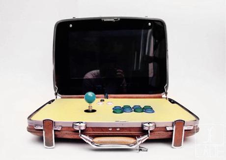 Il transforme des mallettes des 80’s en bornes d’arcade