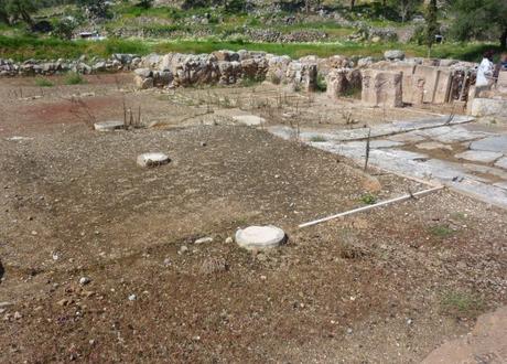 Archéologie minoenne : hall ou cuisine sur le site palatial de Zakros.