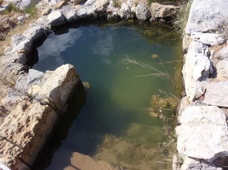 Un bassin sur le site minoen de Zakros.