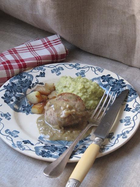 Médaillons de filet mignon au roquefort et mousse de poireaux