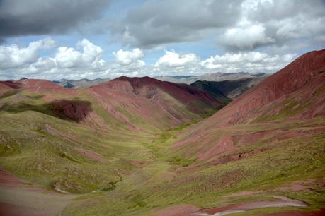 J’ai gravi un sommet à 5100 mètres d’altitude (Rainbow Mountain – Pérou)