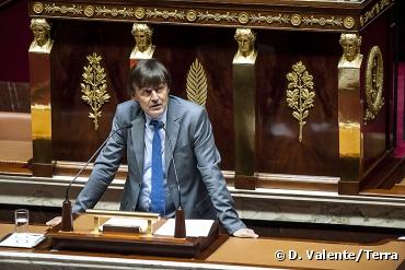Energie: Nicolas Hulot avance en reculant la date de sortie du nucléaire...