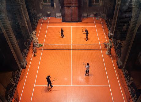 Il installe un court de tennis… dans une église ! Il installe un court de tennis… dans une église !