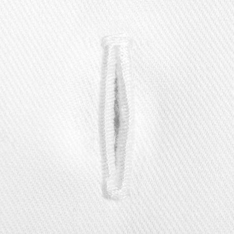 Un bel exemple de boutonnière Première Manche. Fil dense, aucun fil ne dépasse. Un bel exemple de boutonnière Première Manche. Fil dense, aucun fil ne dépasse.