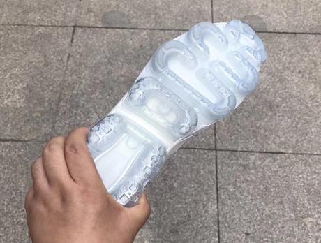 La Nike Air Vapormax Plus dévoile ses 4 premiers coloris