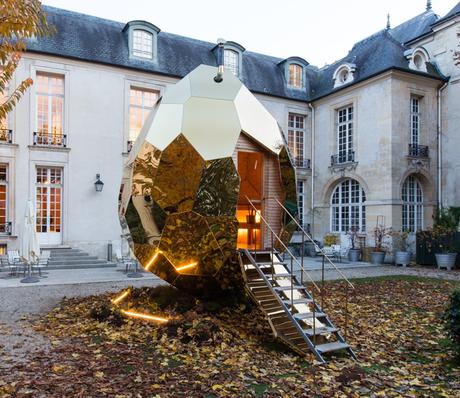 Paris : un sauna « Solar Egg » s’installe dans le jardin de l’Institut suédois