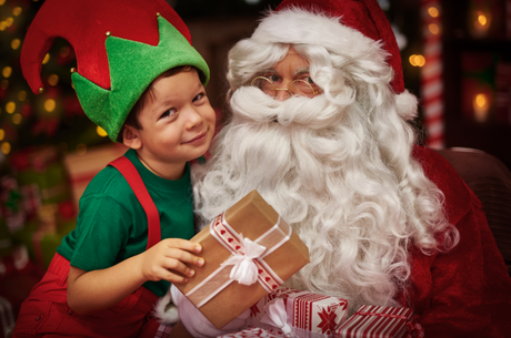 Le Père Noël à la recherche de nouveaux lutins