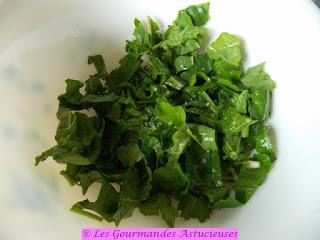 Salade tiède riz-Kale, accompagnée de poivrons, roquette et radis Daikon (Vegan)