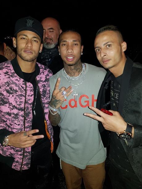L’incroyable nuit en boite de Neymar après le succès face à Nantes ! (PHOTOS)