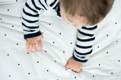 Les filles aiment les poupées et les garçons les voitures… Au secours !