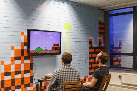 Villepinte : ils recouvrent leur bureau de Post-it® en mode Super Mario