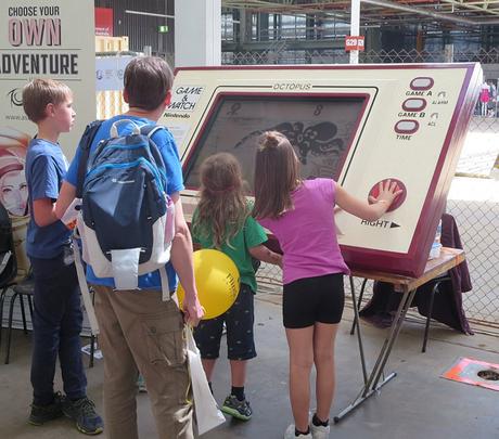 Il fabrique une version XXL de son jeu électronique d’enfance Il fabrique une version XXL de son jeu électronique d’enfance