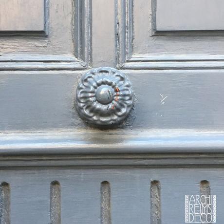 Les boutons de porte de la rue du Clou dans le fer