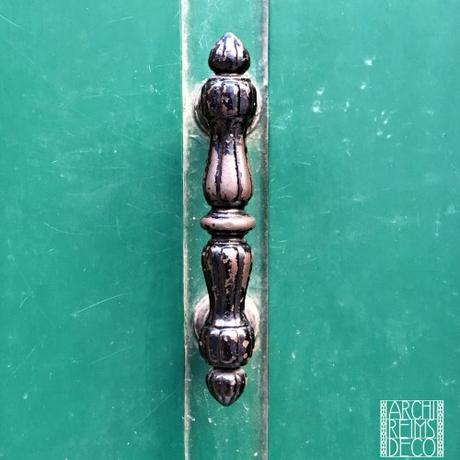Les boutons de porte de la rue du Clou dans le fer