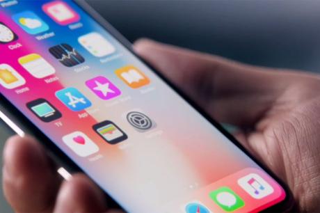 iPhone X : Apple apporte des précisions sur l’écran OLED