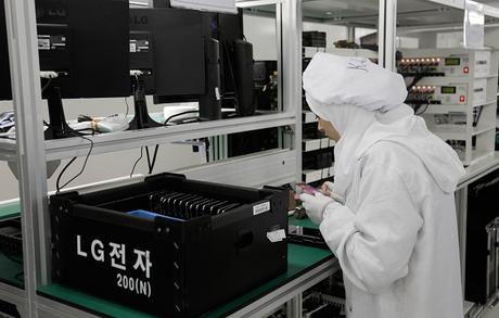 LG inaugure une usine de montage de Smartphones en Algérie LG inaugure une usine de montage de Smartphones en Algérie