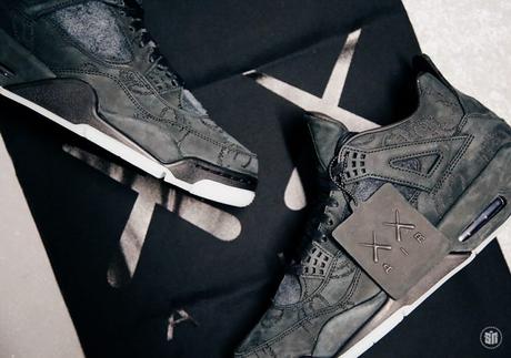 Air Jordan 4 x Kaws Black