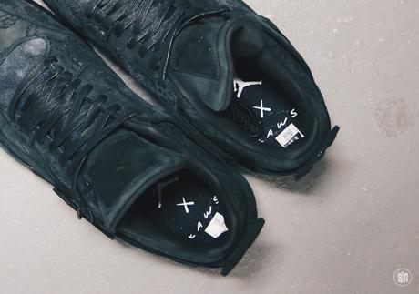 Air Jordan 4 x Kaws Black
