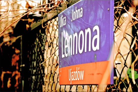 [Revue de presse] John Lennon victime de la “décommunisation” à Varsovie ? #JohnLennon