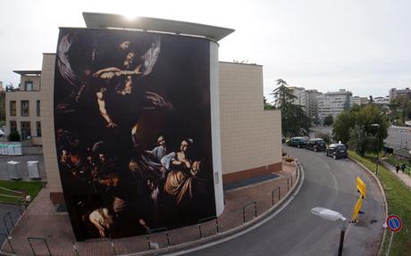 Rome : une œuvre du Caravage devient un gigantesque street art